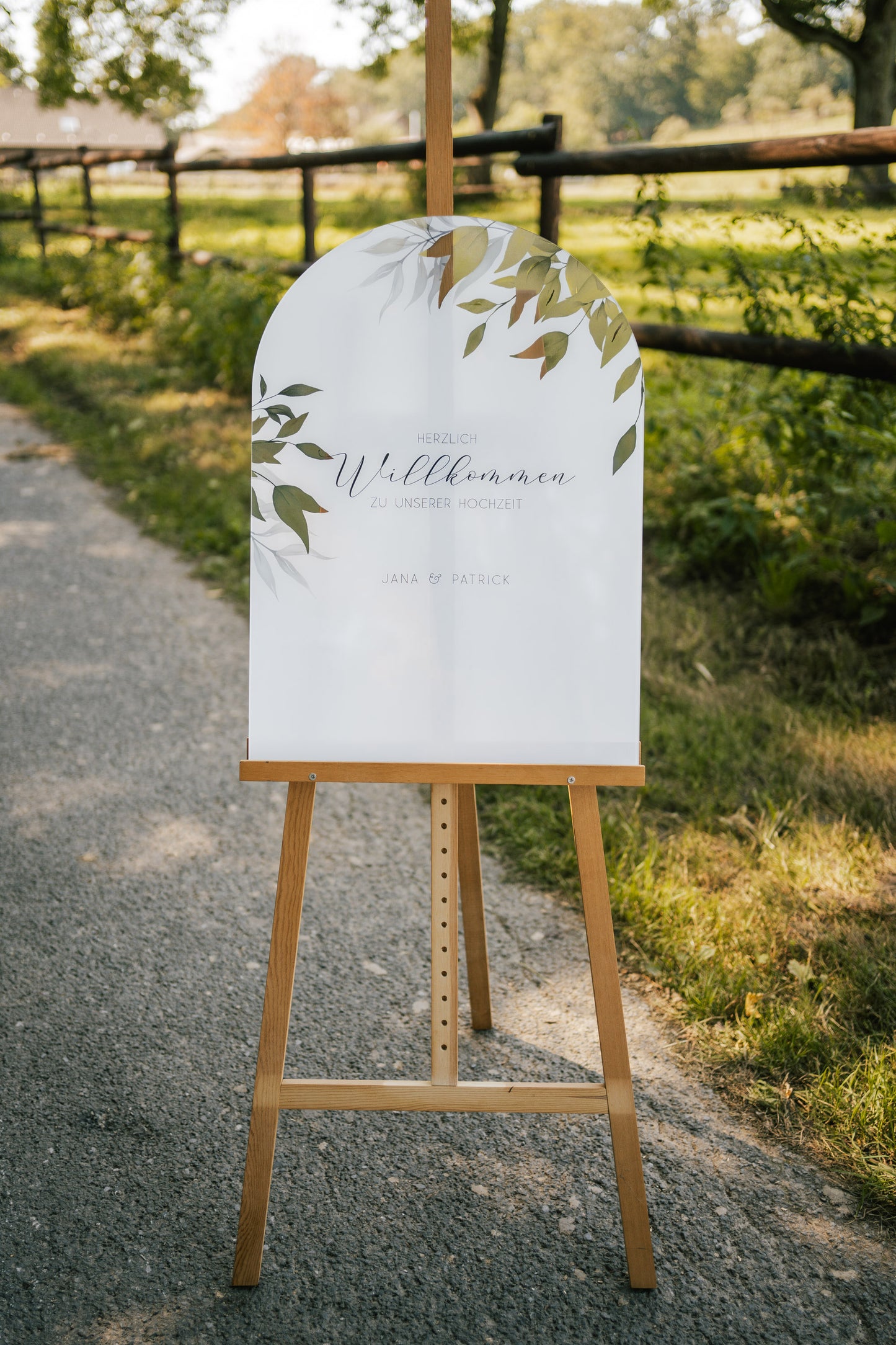 Florales Willkommensschild aus Acrylglas