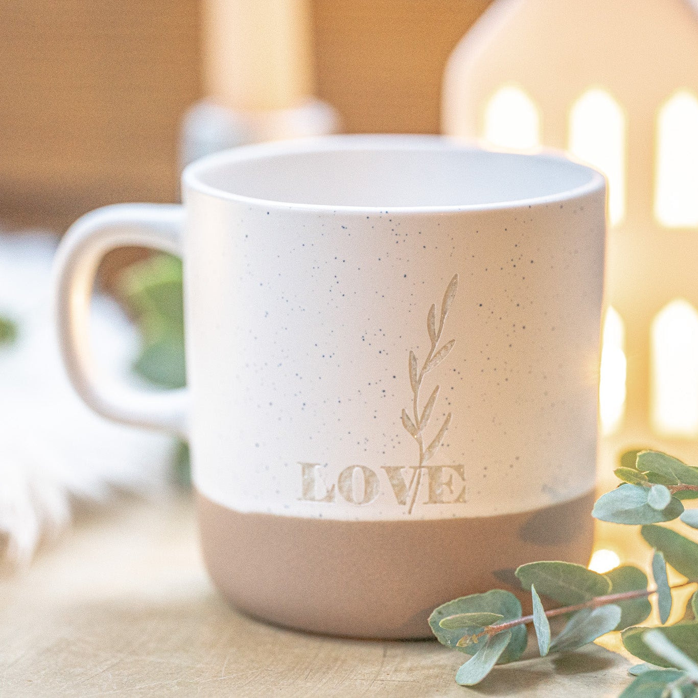 Steingut Tasse mit Wunschname und Blatt