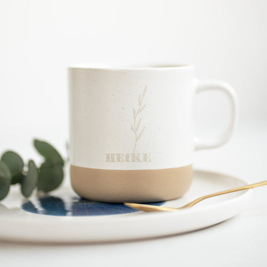 Steingut Tasse mit Wunschname und Blatt