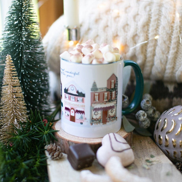 Tasse aus Keramik „its the most wonderful  time of the year“ weiß Innenfarbe und Henkel Petrol- oder Beerenton