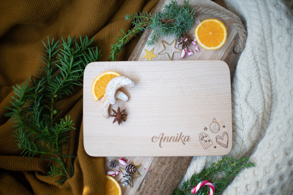 Brettchen mit Weihnachtselementen aus Buche