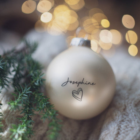 Weihnachtskugel champagnerfarben mit deinem Wunschnamen