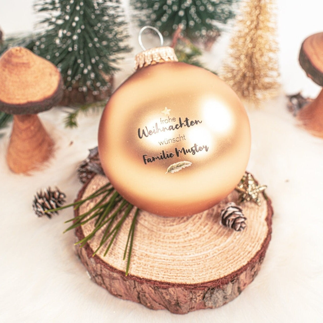 Christbaumkugel, Weihnachtskugel mit Personalisierung, hochwertiger UV Druck, matt weiß mit Wunschname, frohe Weihnachten