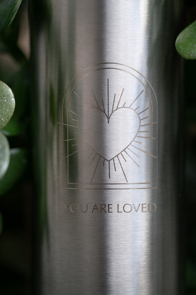 „You are loved“ Edelstahl Trinkflasche mit Lasergravur