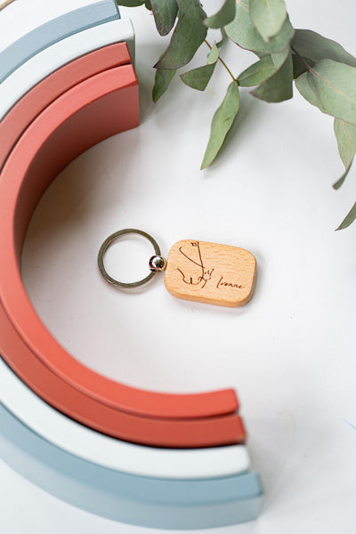 Schlüsselanhänger aus Holz mit Pferde-Motiv