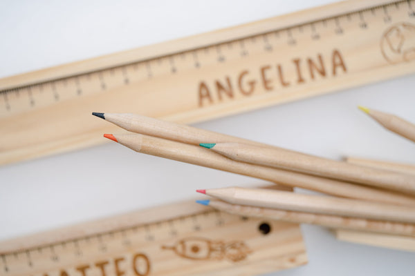 Stiftboxen aus Holz mit Buntstiften und Lineal als Deckel mit Wunschname und Wunschmotiv | Geschenk für Schulkind 23 2023 Einschulung