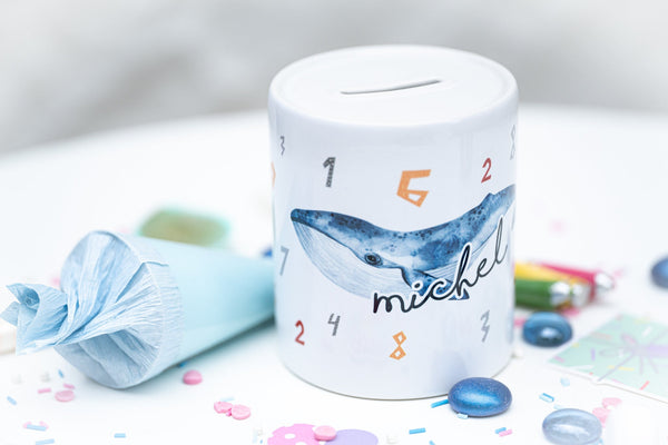 Spardose aus Keramik weiß Wal Blauwal mit Wunschname, Geschenk zur Einschulung, Schulkind 23 2023