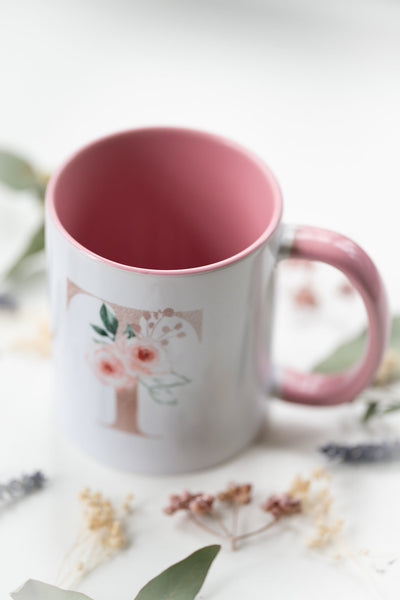 Tasse aus Keramik weiß Innenfarbe und Henkel rosa Meerjungfrau „Schulkind 2023“ mit Wunschname, Geschenk zur Einschulung