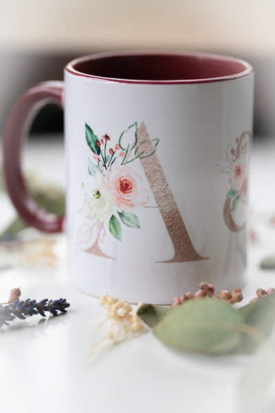 Tasse aus Keramik weiß Innenfarbe und Henkel rosa Meerjungfrau „Schulkind 2023“ mit Wunschname, Geschenk zur Einschulung