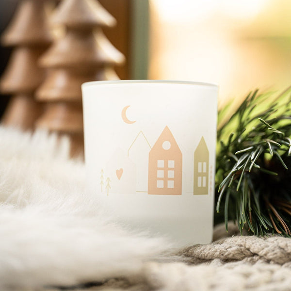 Teelicht zur Adventszeit mit Weihnachtshäusern
