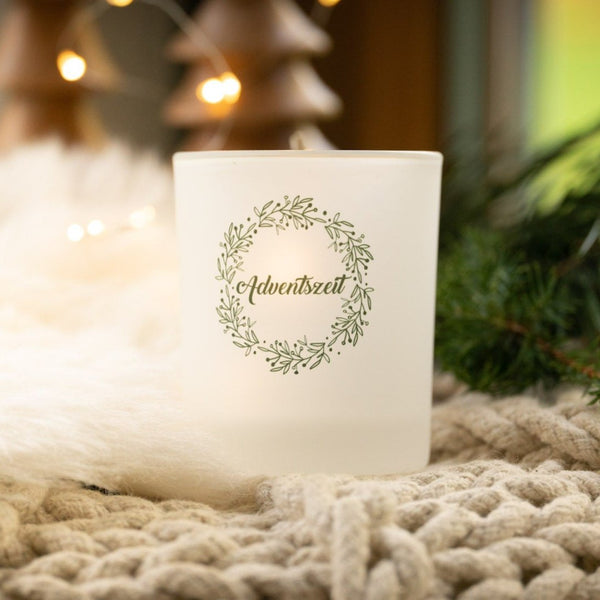Teelicht zur Adventszeit mit Weihnachtshäusern