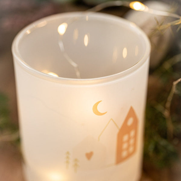 Teelicht zur Adventszeit mit Weihnachtshäusern