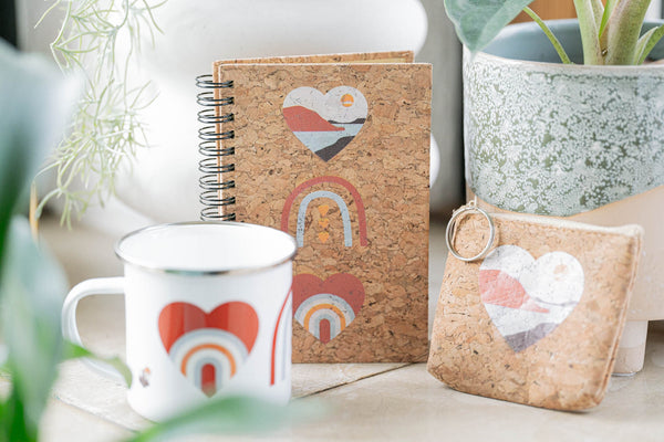 Geschenk-Set zum "Valentinstag" mit Keksdose, Geldbörse, Notizheft und Emailletasse