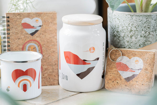 Geschenk-Set zum "Valentinstag" mit Keksdose, Geldbörse, Notizheft und Emailletasse