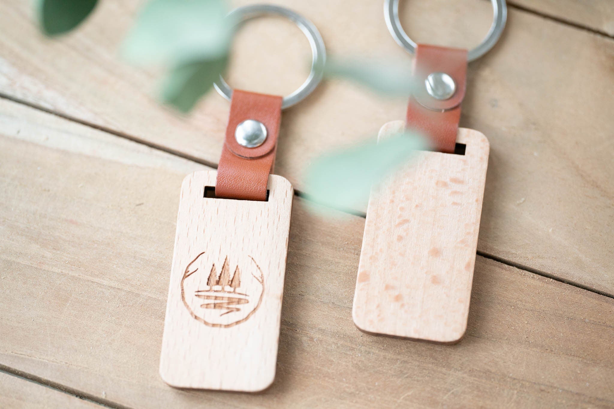 Schlüsselanhänger aus Holz mit Lasergravur Bäume oder Wunschlogo Wunschtext, Initialen, Name
